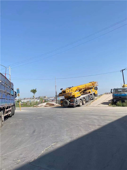 新郑市25吨吊车的租赁价格大概是多少？