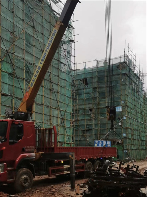 新郑市“慢工细活”—— 吊车的 “微动控制” 技术