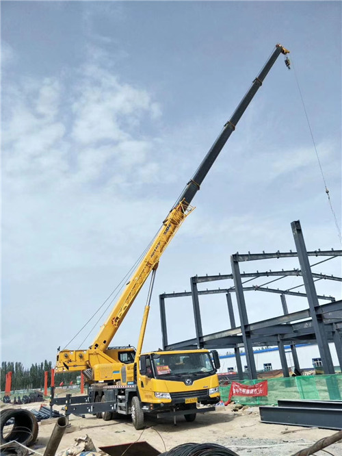 新郑市超高层建筑钢结构吊装案例
